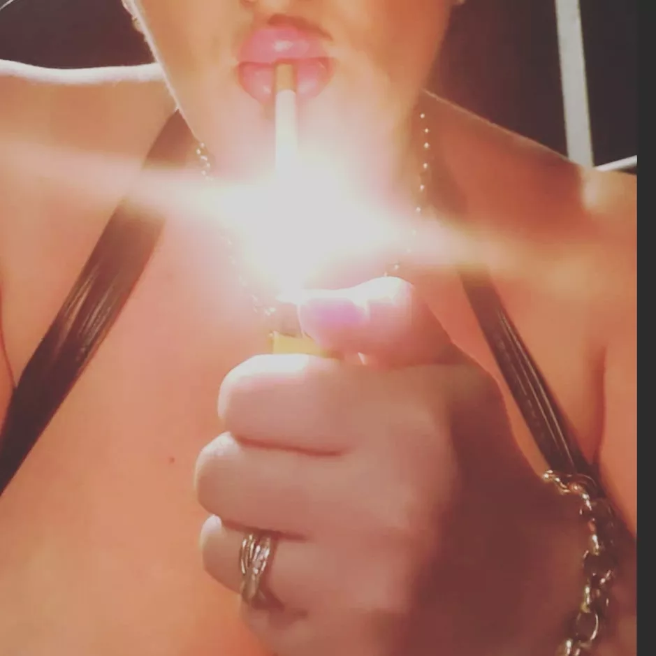 Bigger lips = Bigger Drags 🌬️ How fast do you reckon I could smoke this?