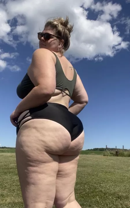 Bikini booty ??