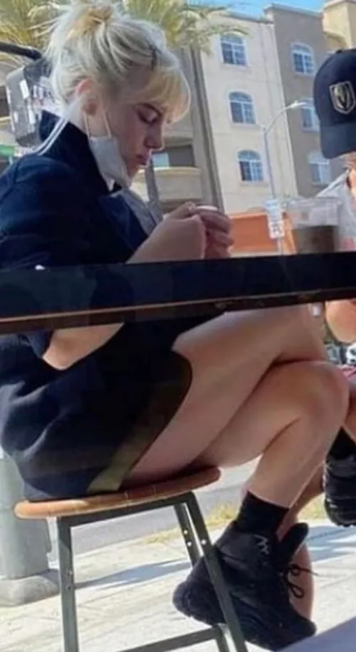 Billie Eilish Candid Legs Billie Eilish Candid Legs