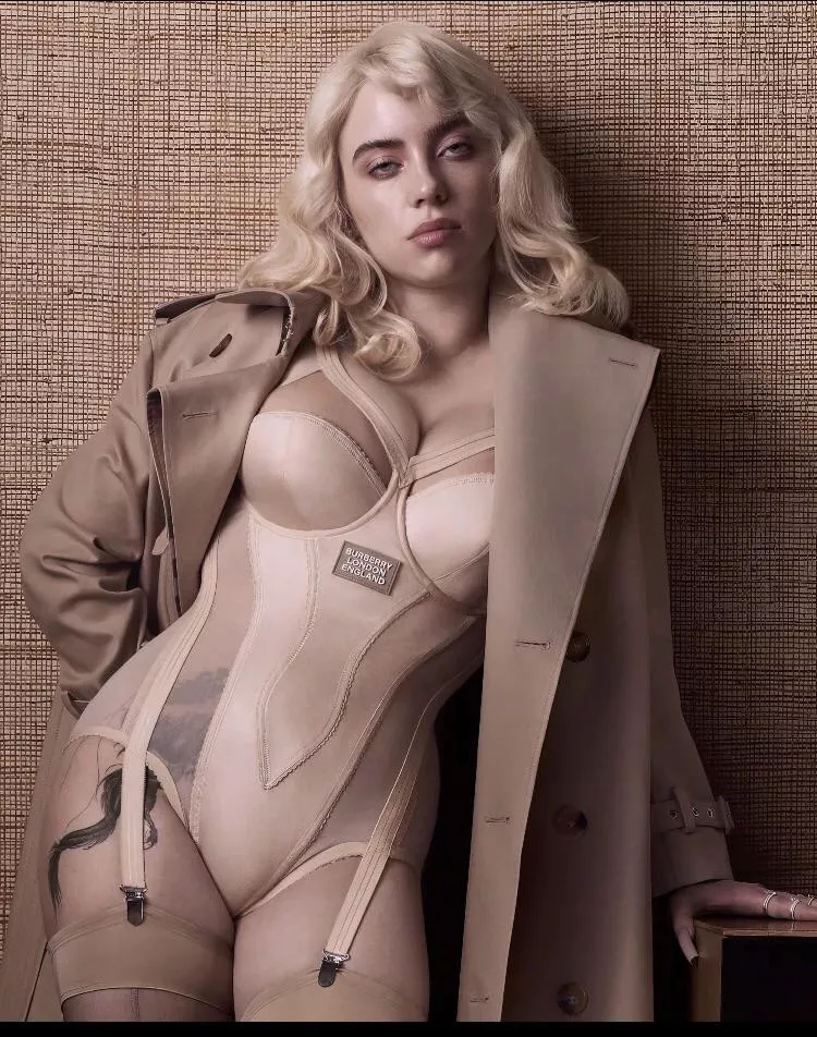 Billie Eilish is so sexy Billie Eilish is so sexy