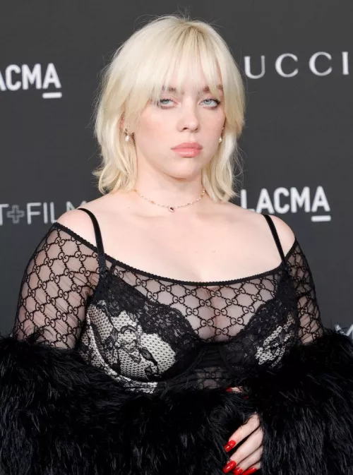 Billie Eilish is soo Busty Billie Eilish is soo Busty