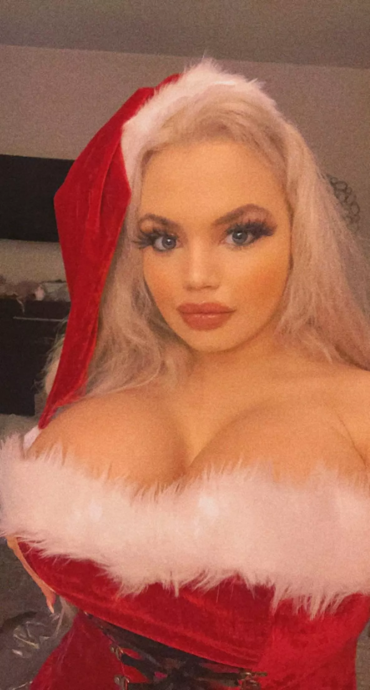 Bimbo Claus came stacked for Christmas!