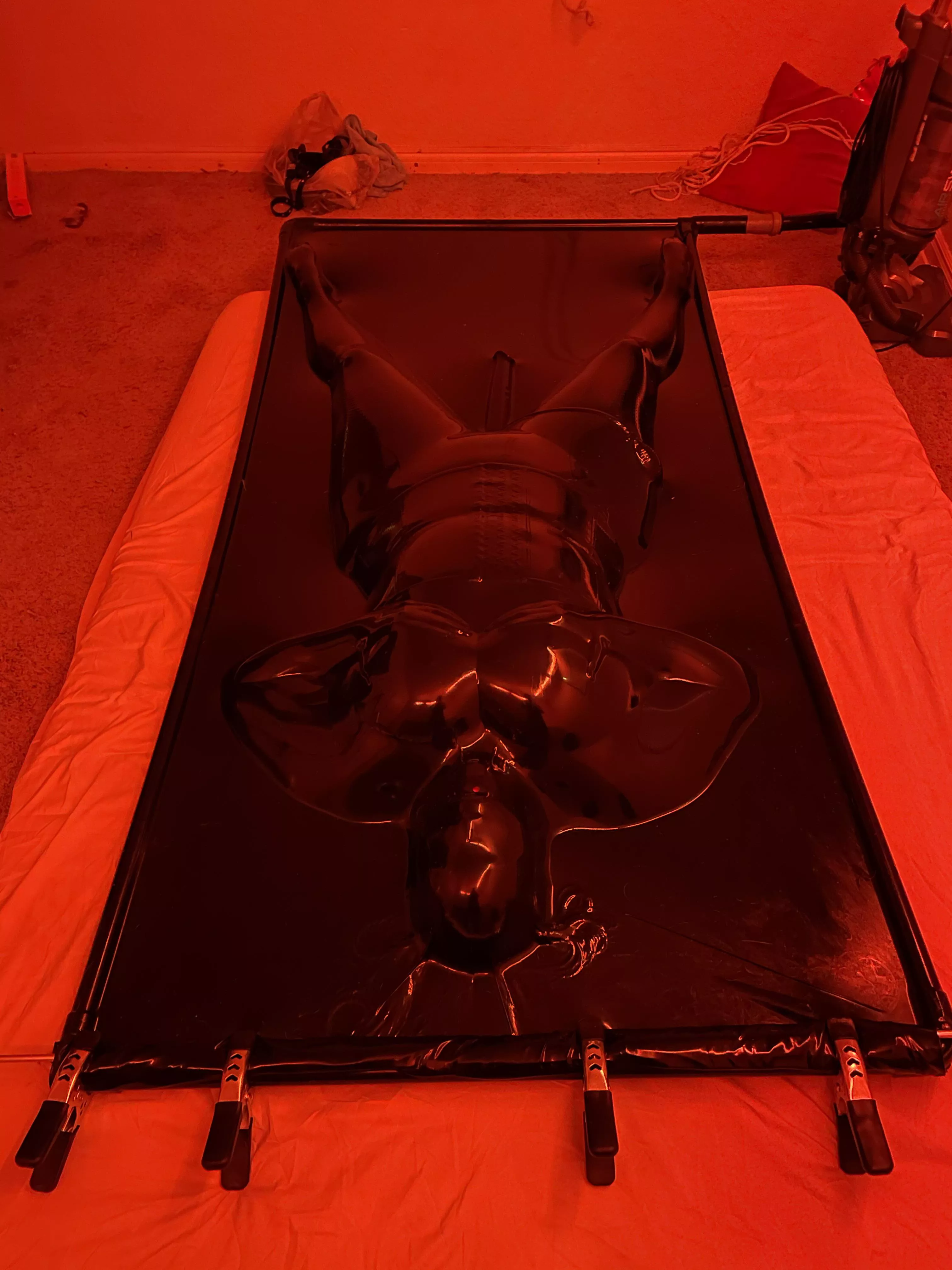 Black and red look good on me 🥰[F][OC]