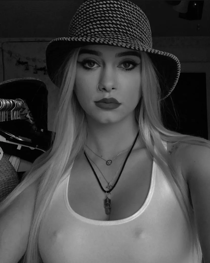 Black and white hottie Black and white hottie