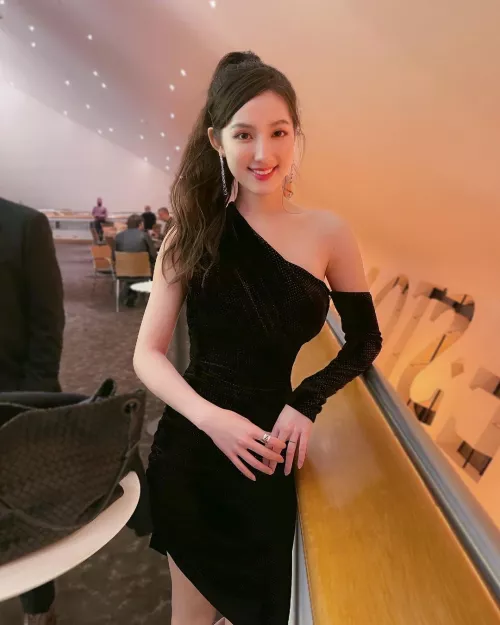 Black dress and ponytail