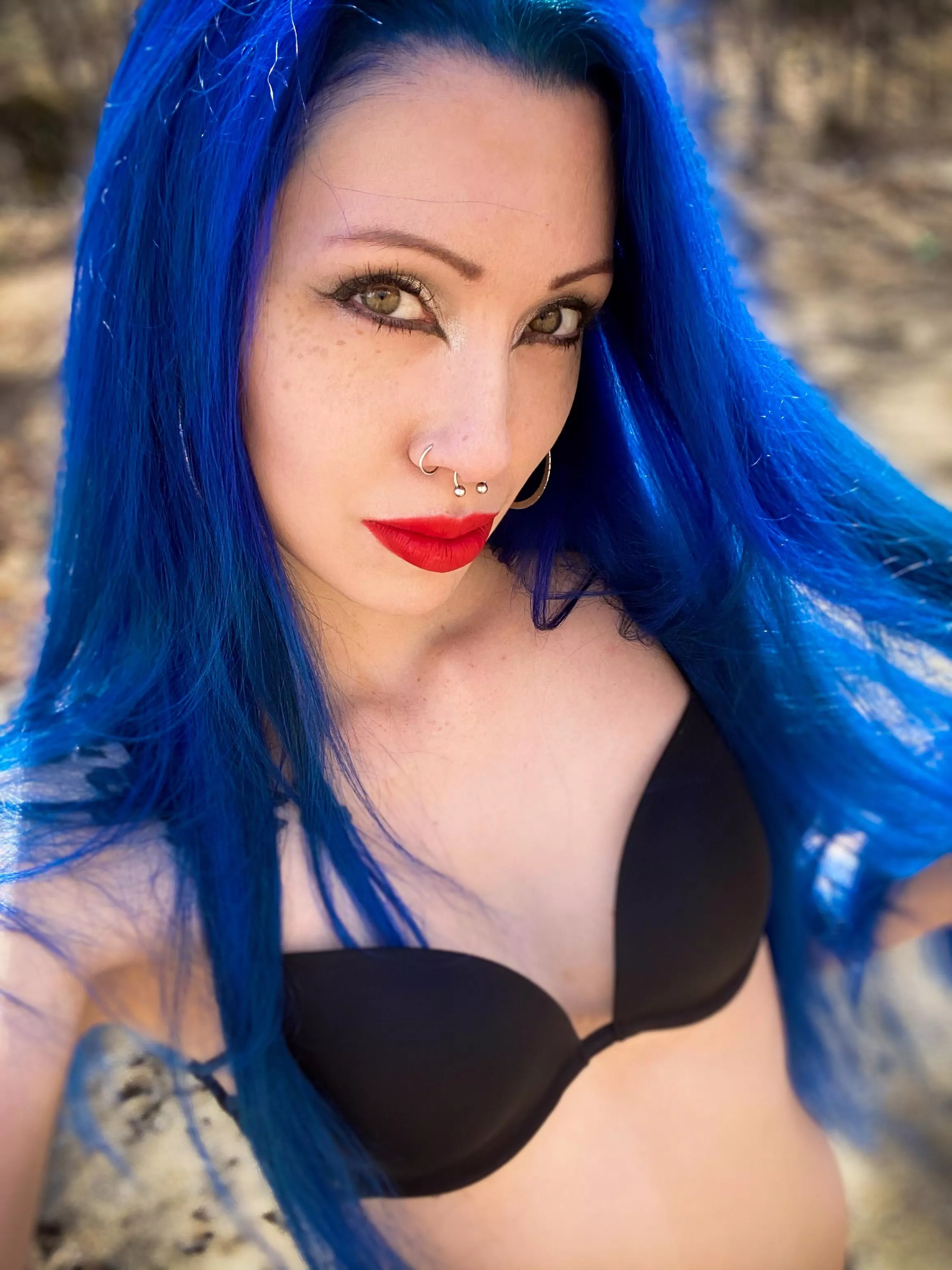 Black eyeliner and red lipstick is my go to ??