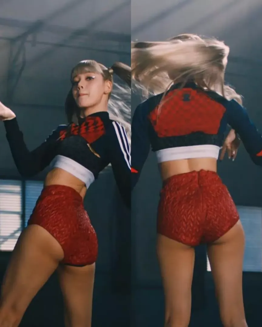 Blackpink nipple slip