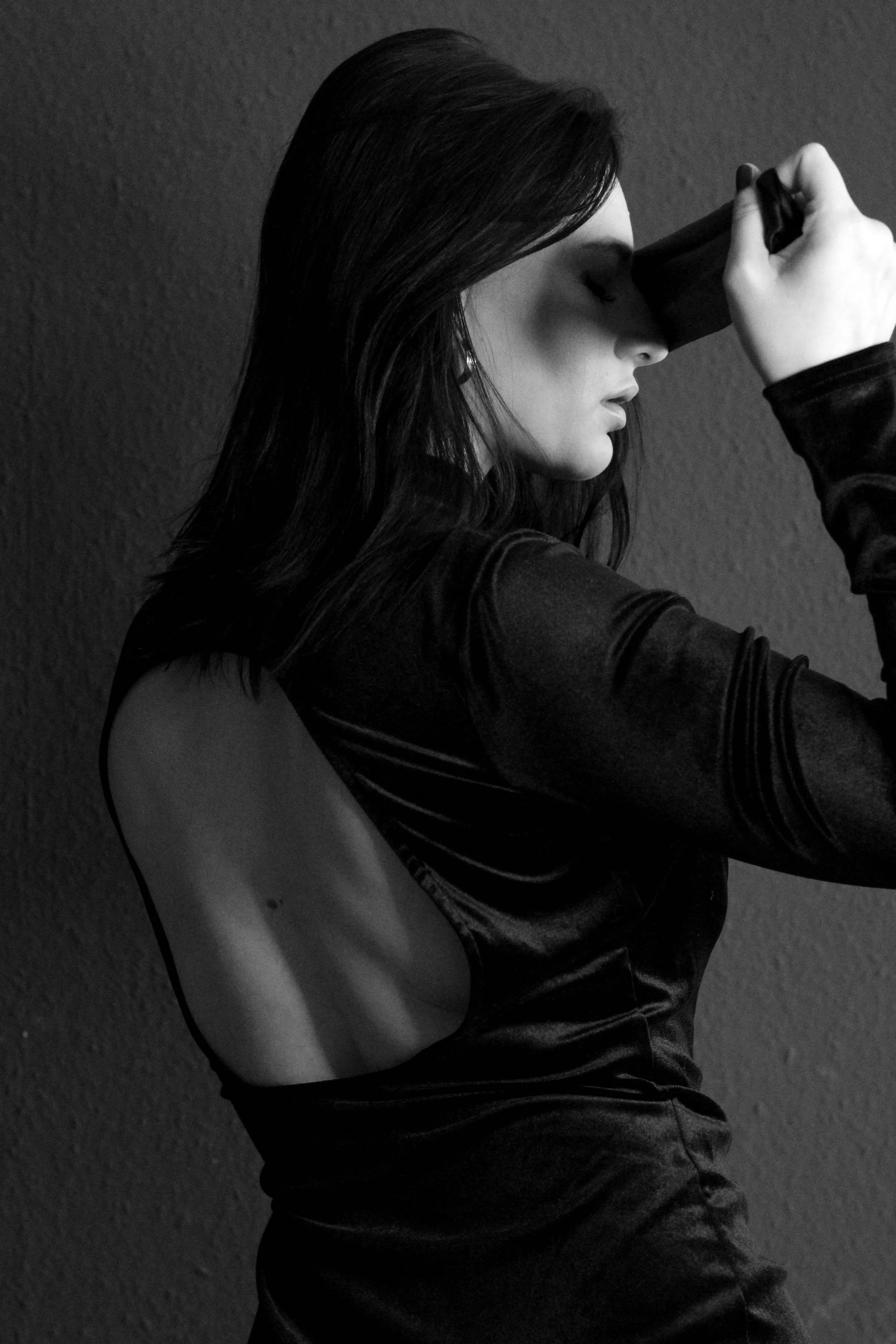 Blindfold me and take me with you into your fantasy. Blindfold me and take me with you into your fantasy.