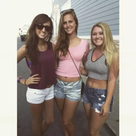 Blonde / Brunette Babes Blonde / Brunette Babes