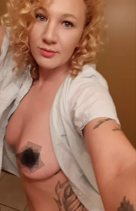 Blonde hair, blue eyed milf? ?