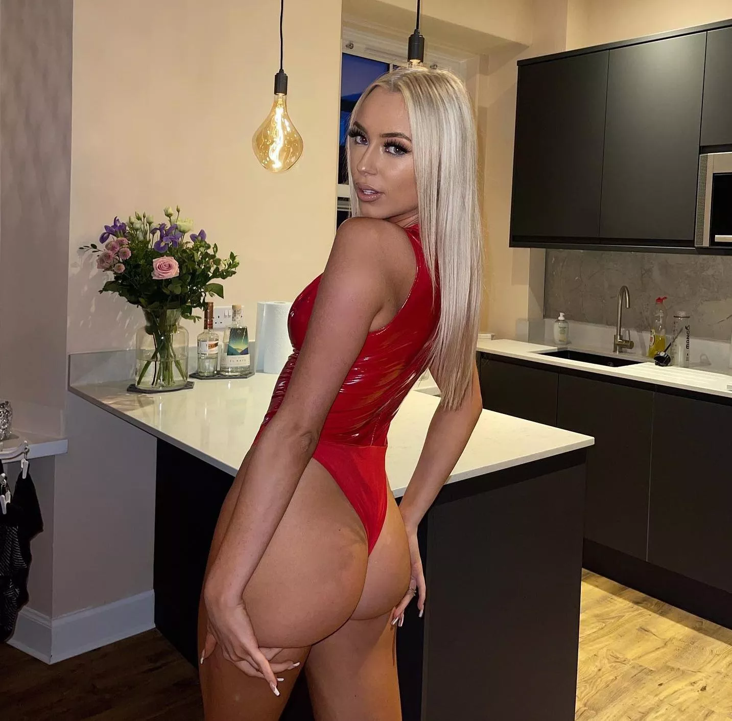 Blonde in skimpy red outfit (Part 2) Blonde in skimpy red outfit (Part 2)