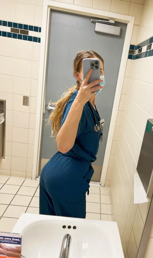 Blonde nurse escaping the craziness to post on Reddit in the bathroom😂 👩🏼‍⚕️🩺