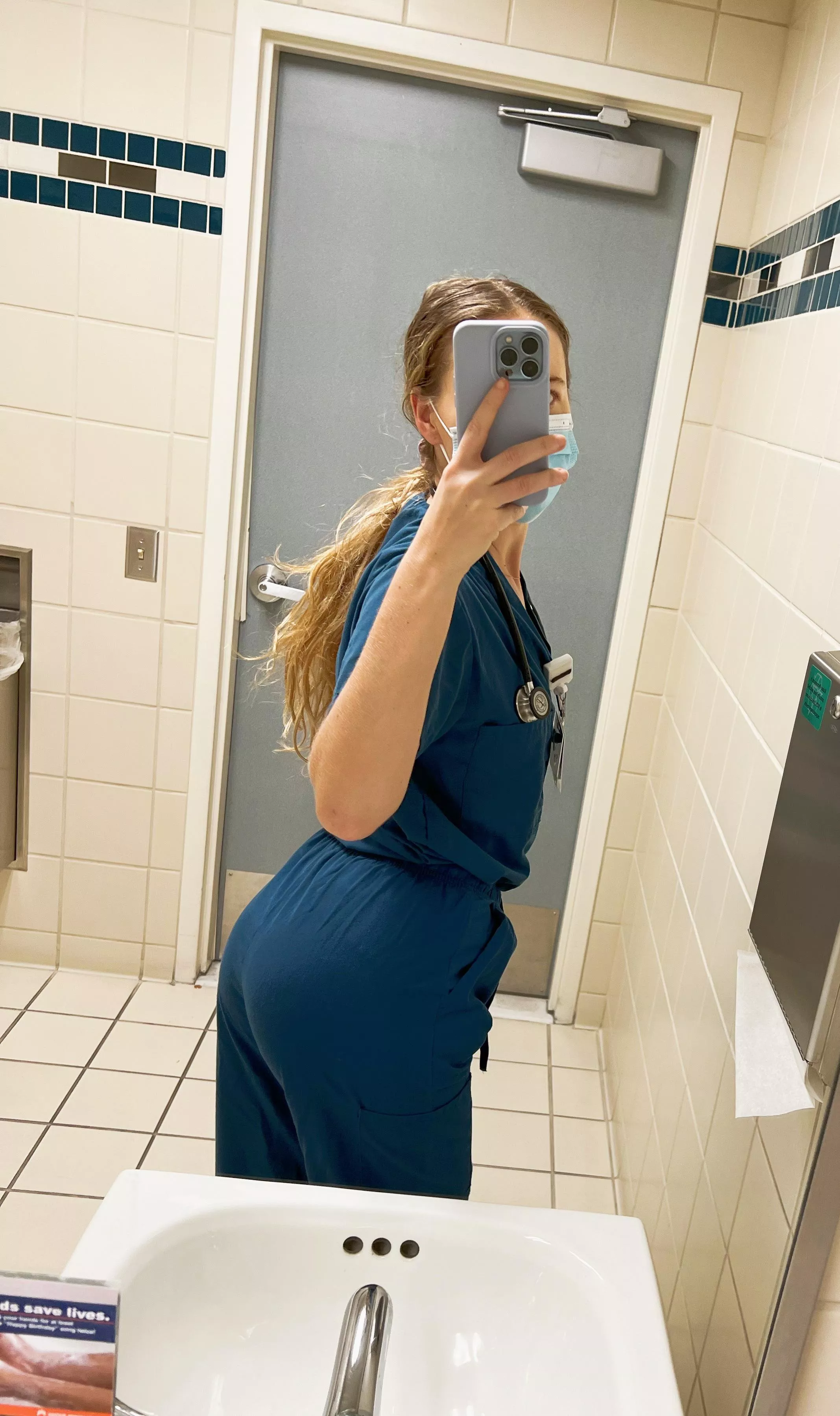 Blonde nurse escaping the craziness to post on Reddit in the bathroom😂 👩🏼‍⚕️🩺
