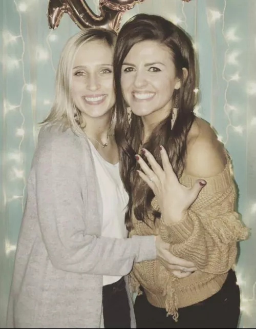 Blonde or brunette? π€ Blonde or brunette? π€