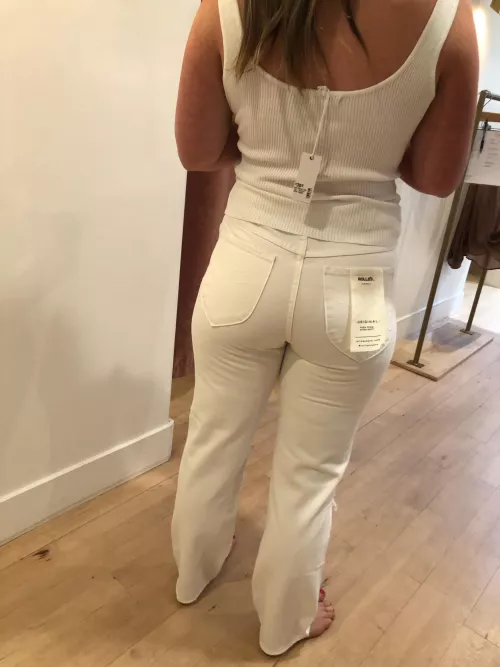 Blonde pawg. Sorority type to the front. Must verify and show face. Send a CLOTHED SAMPLE to secret chat on telegram only. Start clothed and undress them? Telegram vttnco