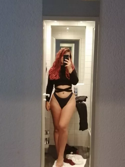 Blondes might have more [f]un, but pinks have more hips