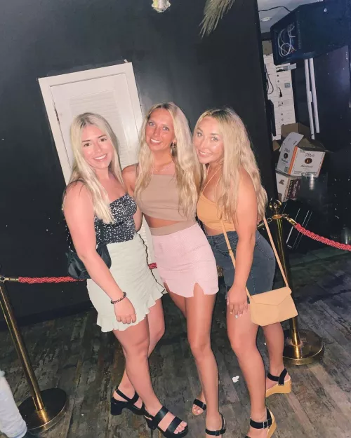Blondes N Skirts Blondes N Skirts