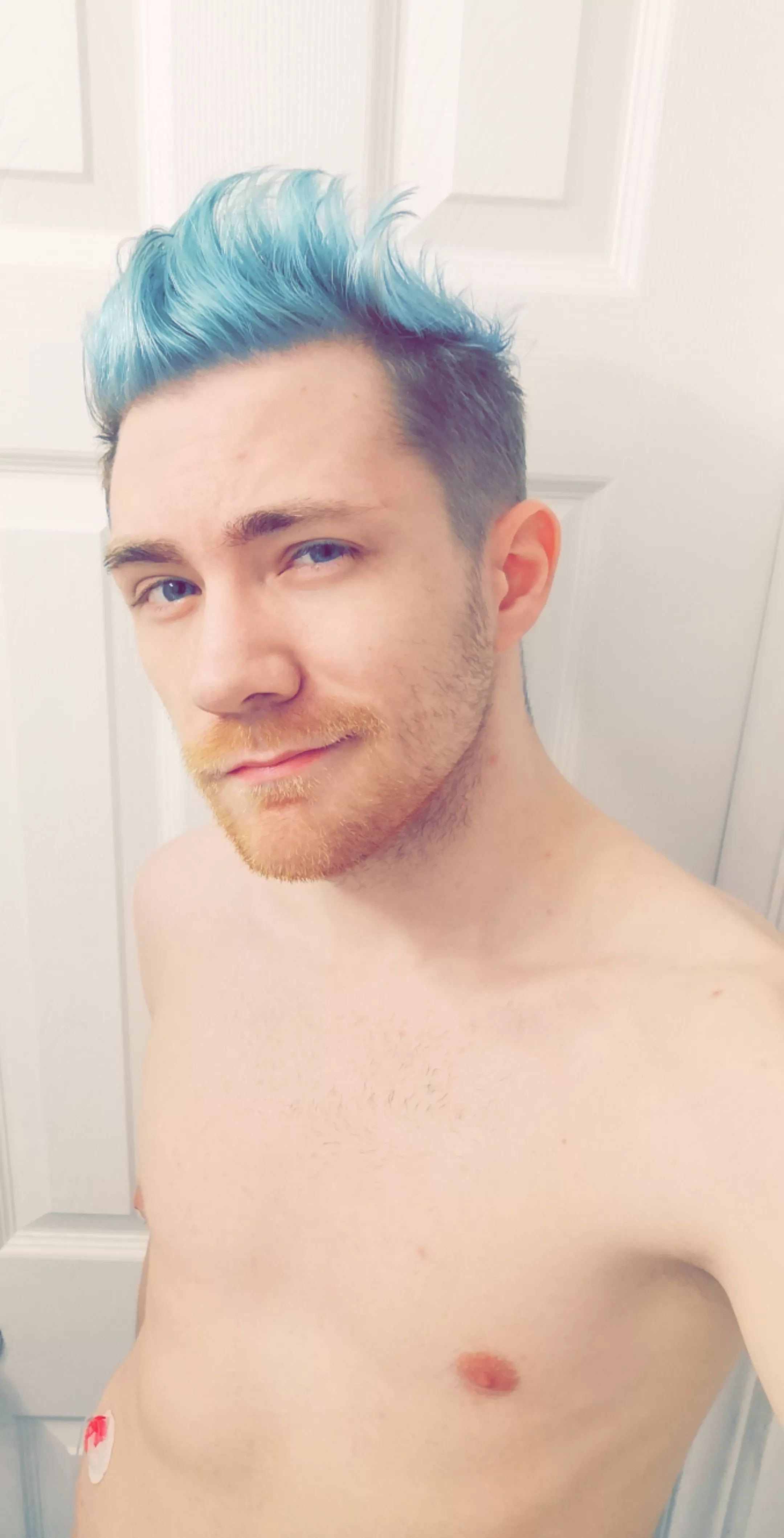 Blue hair, orange beard, pink insulin pump. Can you tell I like colour? 🌈