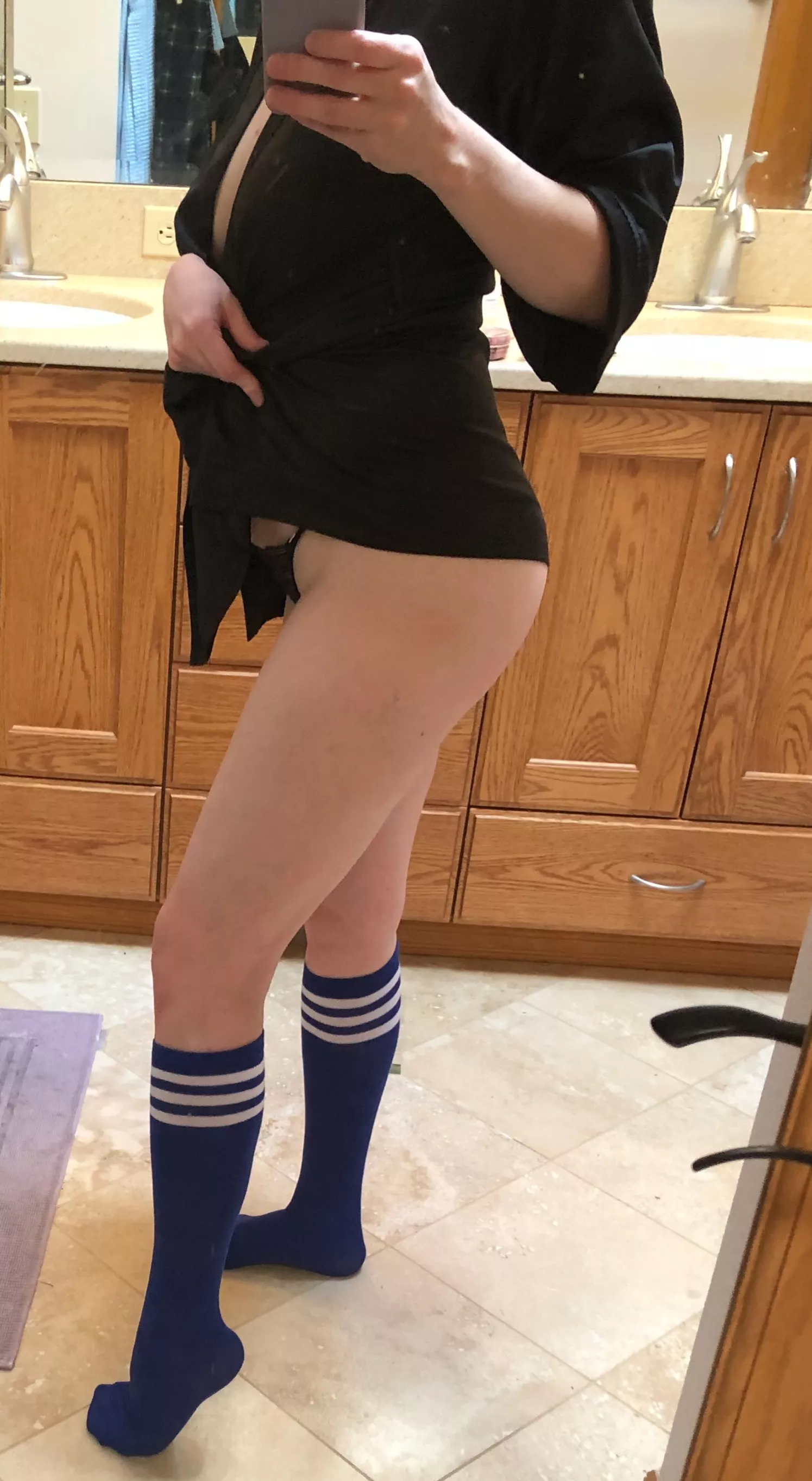 Blue socks and milf booty Blue socks and milf booty