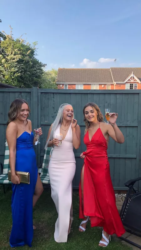 Blue,white or red? Blue,white or red?
