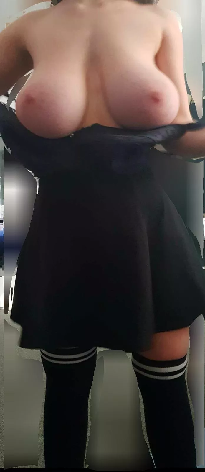 Blurred because of personal stuff sorry! A photo taken in the hurry of going to work 😅 F19