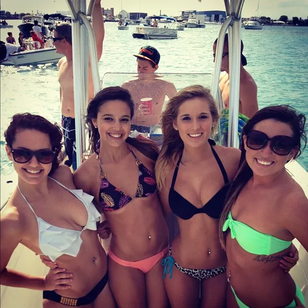 Boat babes Boat babes
