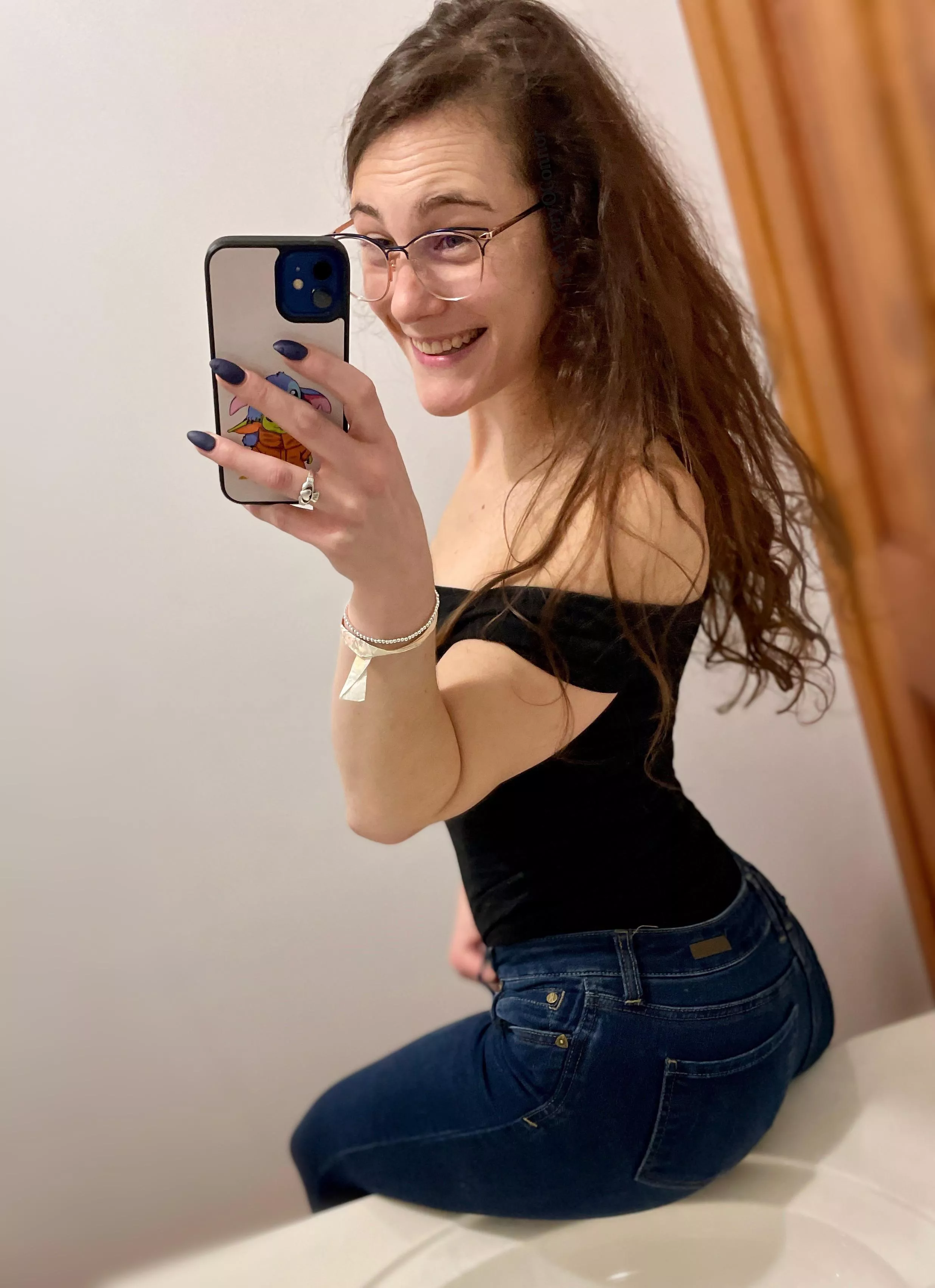 Bodysuits and a babe in jeans? Mmmhm