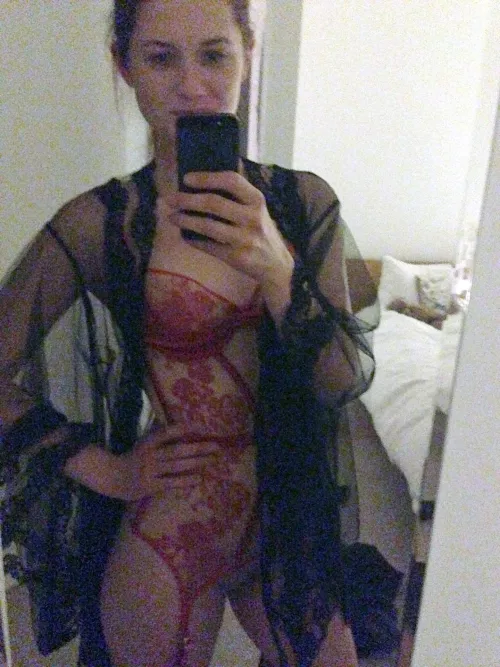 Bonnie Wright is fit as fuck