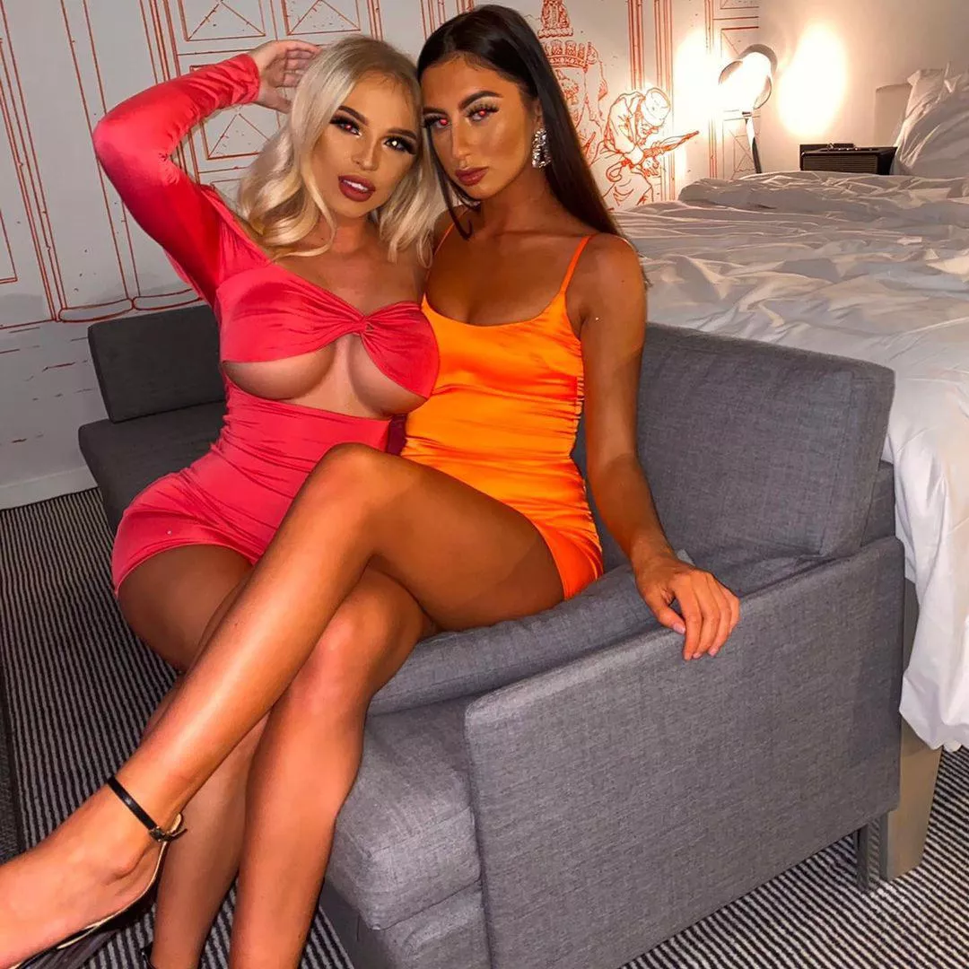 Boobs vs Legs Boobs vs Legs