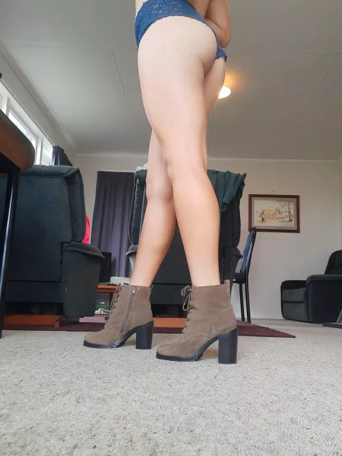 Boots are on! Boots are on!