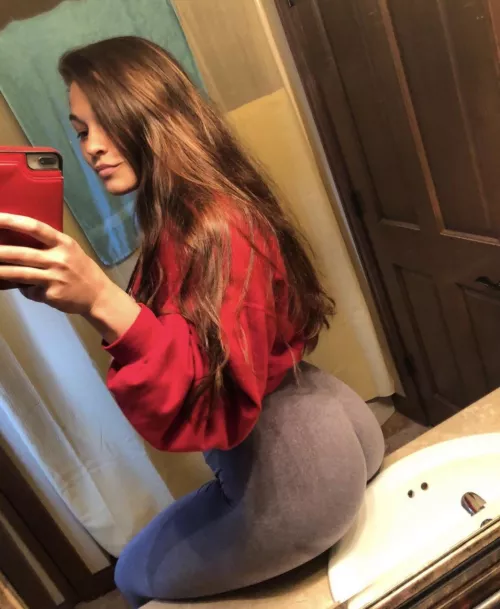 Booty eating my leggings! Maybe need a size up?? Booty eating my leggings! Maybe need a size up??