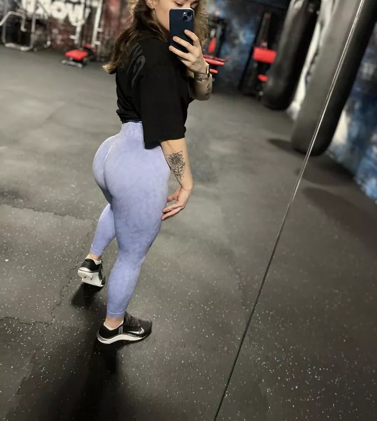 Booty getting phattt Booty getting phattt