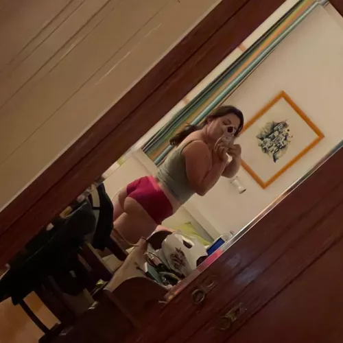 Booty selfie