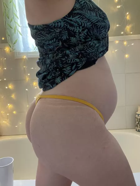 Booty, sundress, & the bumpβ¨π