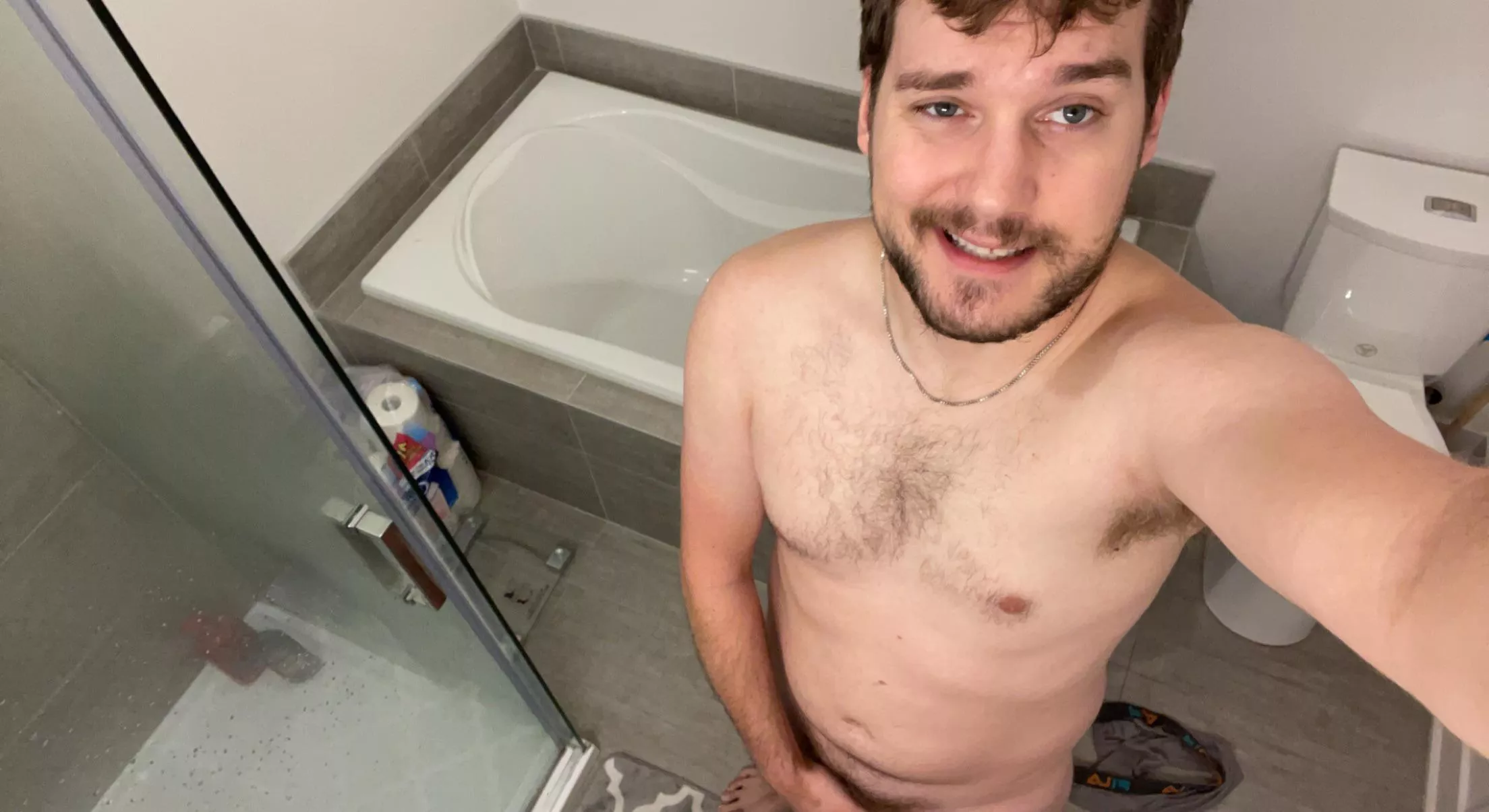 Bored and horny, any bros wanna chat?