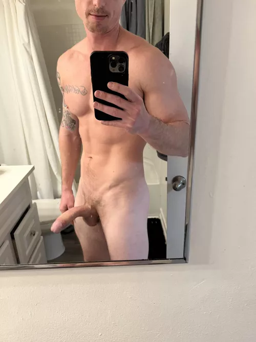 Bored and horny 😜