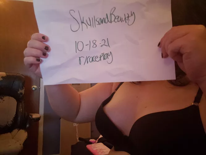 Bored and white girl wants attention.