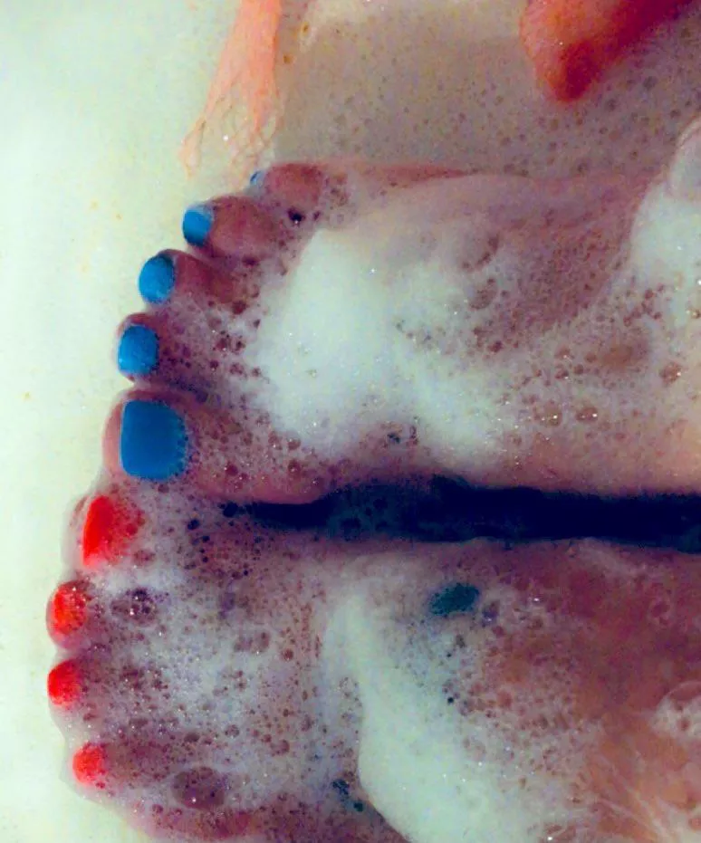 Bored anyone want to chat (over 18) Bored anyone want to chat (over 18)