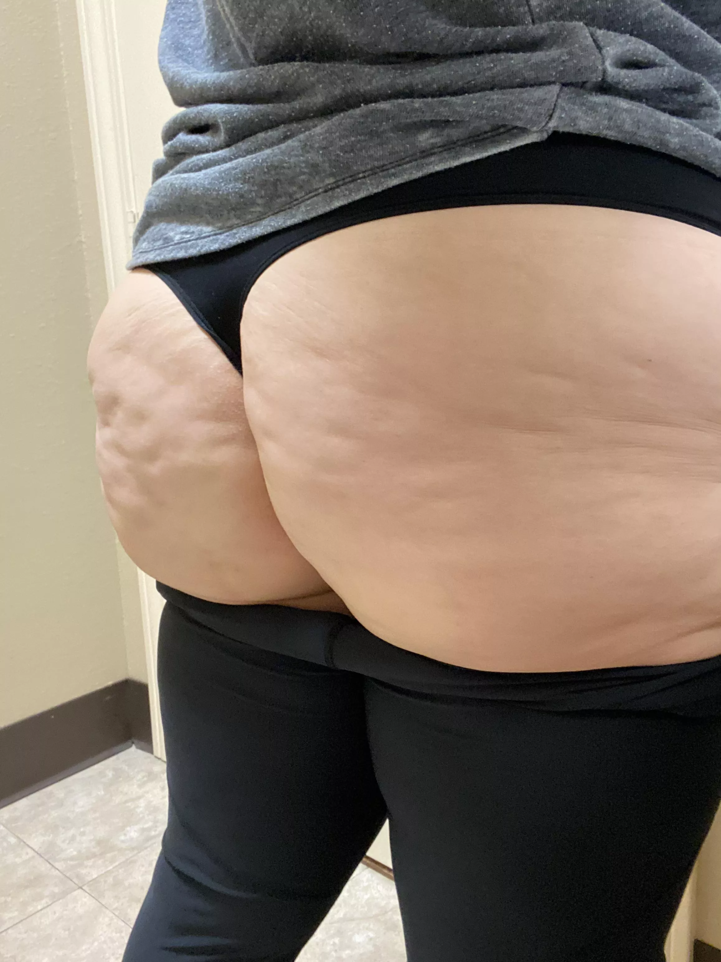 bored at work 🙃 distract me