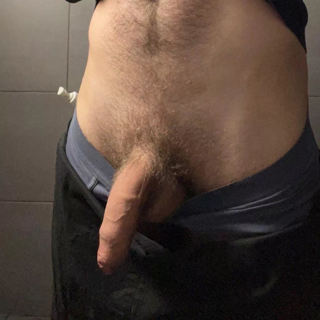 bored at work 👋🏻 twitter: @drunkandgay_