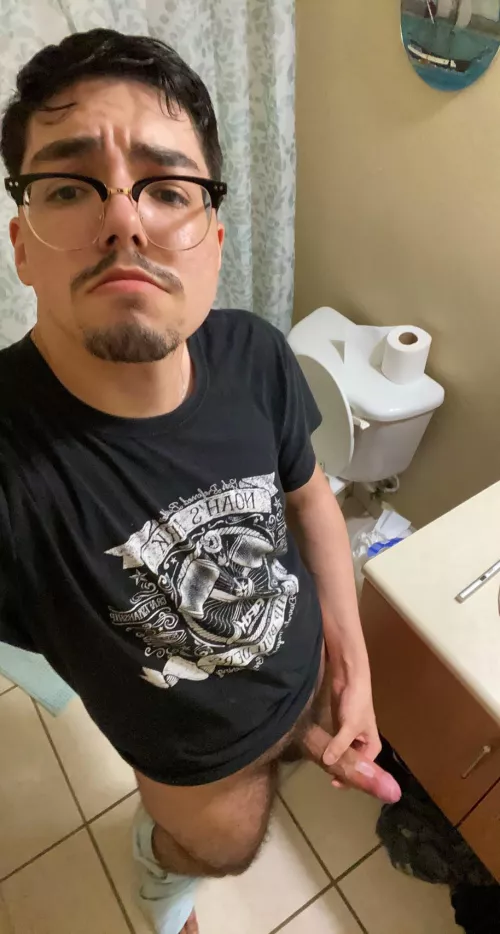 Bored if anyone wanna play league or genshin hehe π