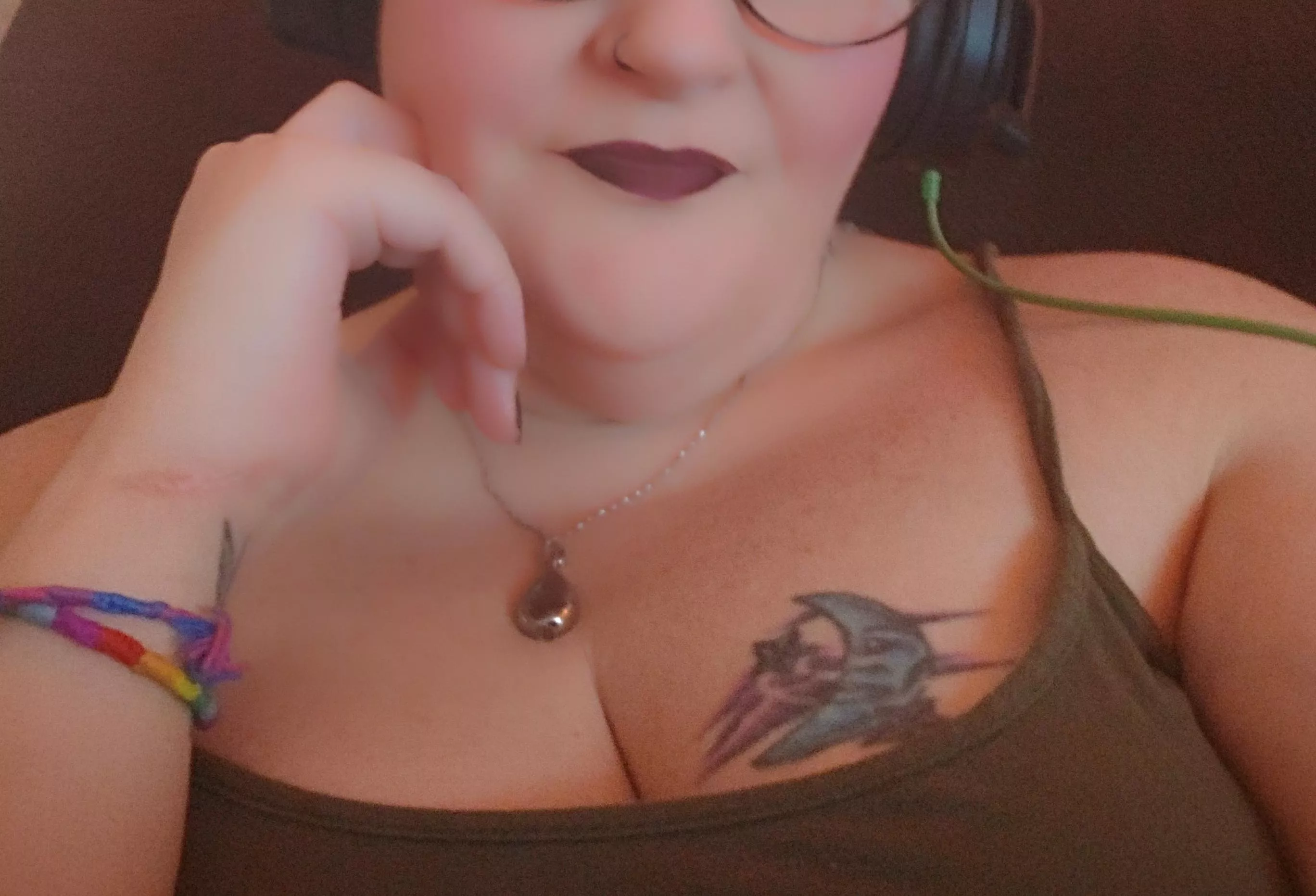 Bored on a Friday night. Entertain me❣️