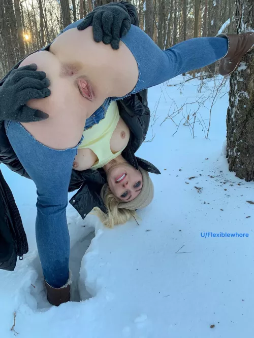 Both my holes want to be fucked in a snowy forest๐