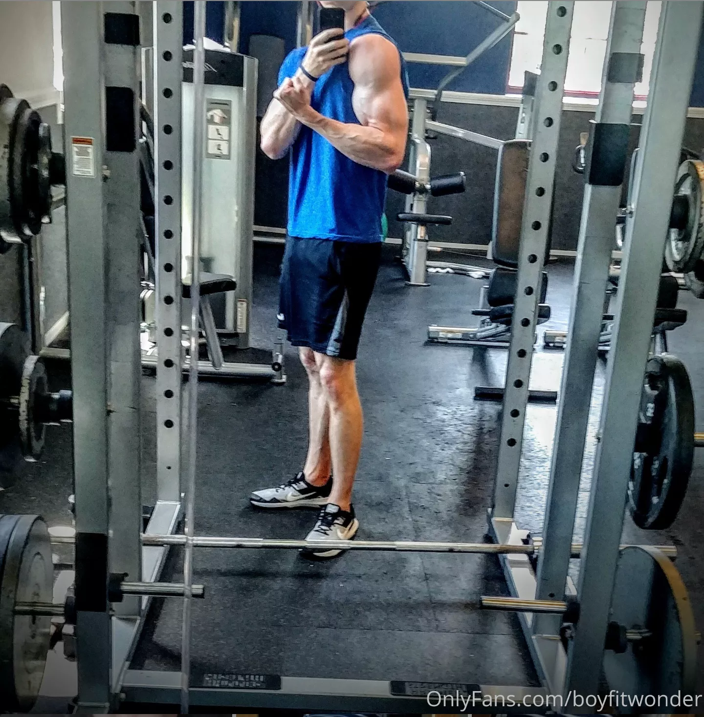 Boulder shoulder grind Boulder shoulder grind