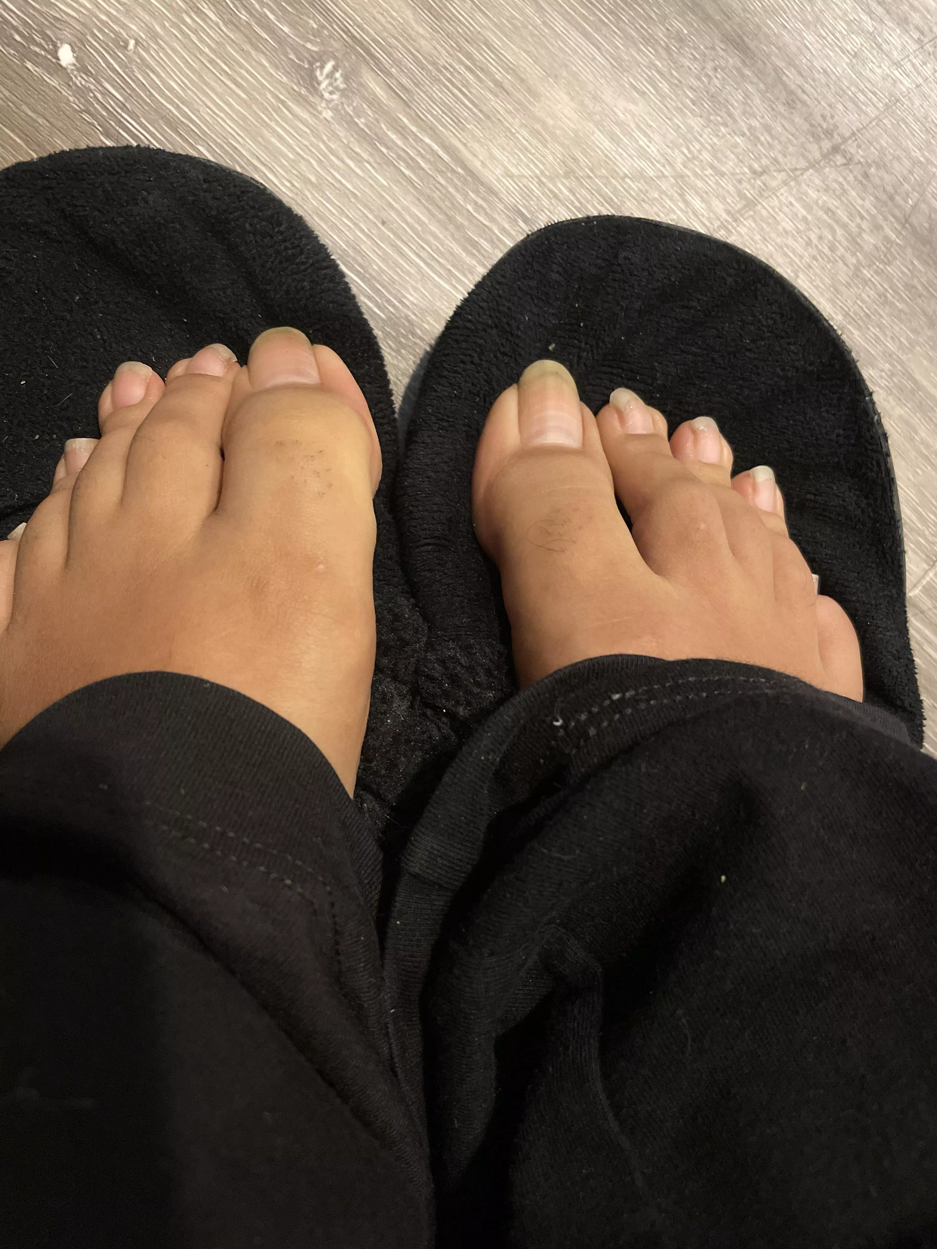 Bout to get a pedi, what color should I pick next 😍 Bout to get a pedi, what color should I pick next 😍