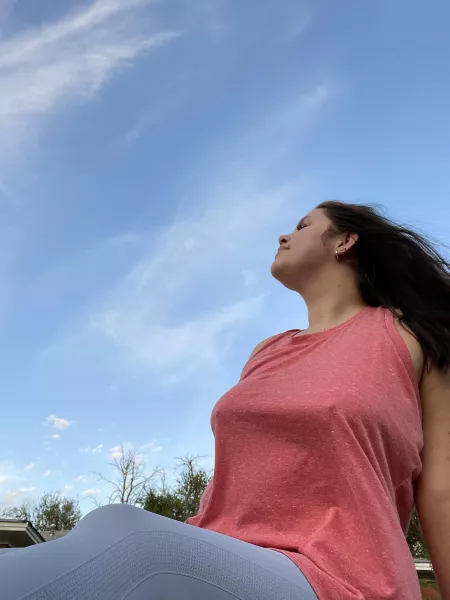 braless and feeling majestic in the windπ (18)