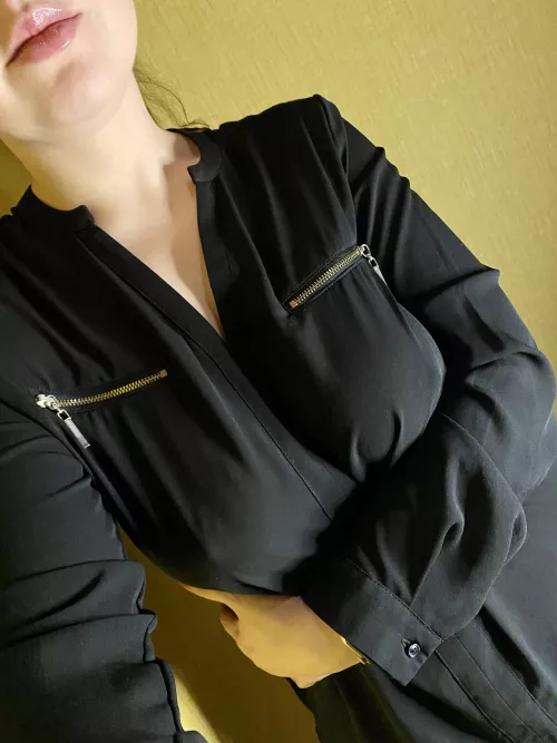 Braless at home [oc]