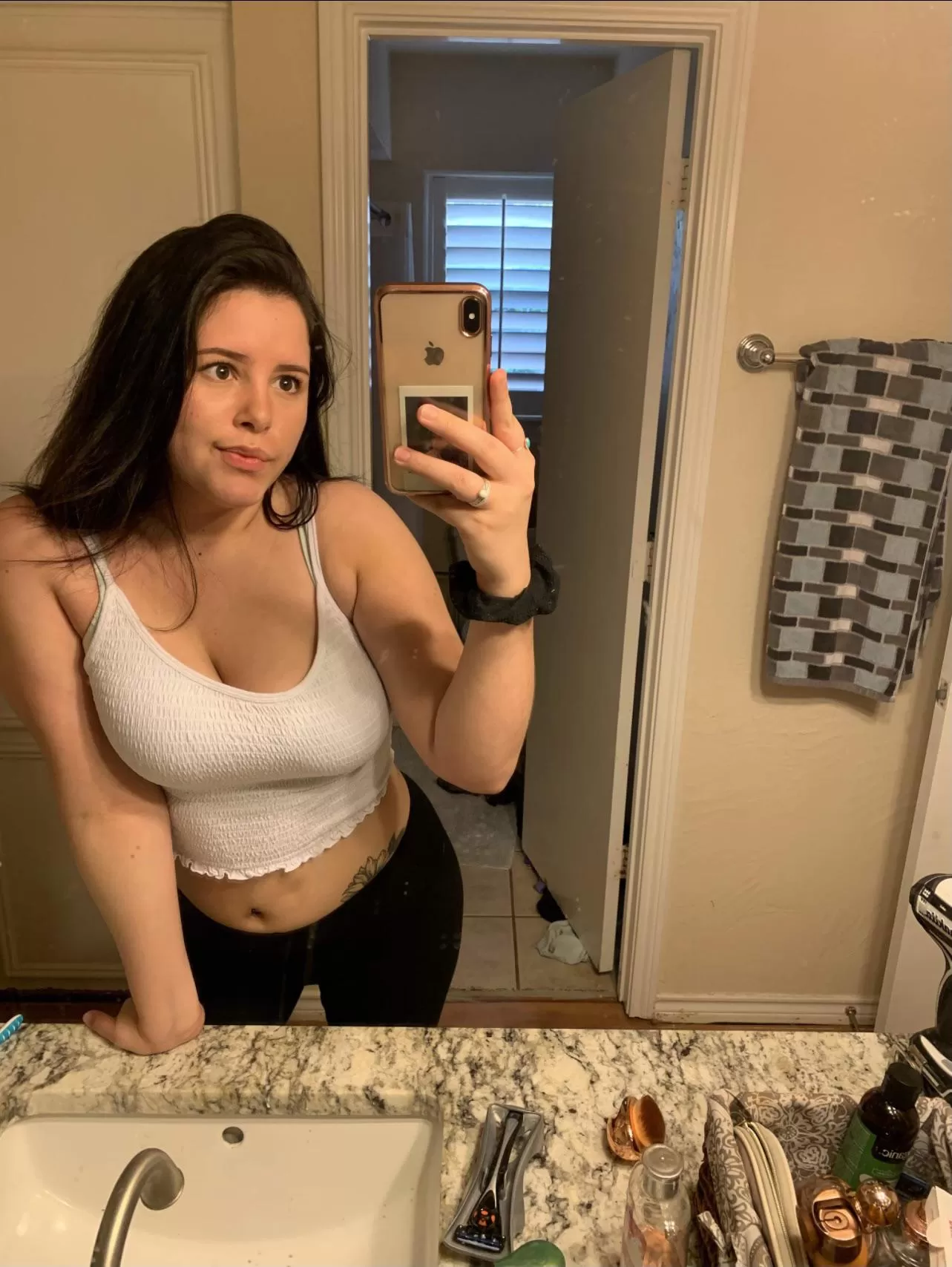 braless mirror selfie😇(18) braless mirror selfie😇(18)
