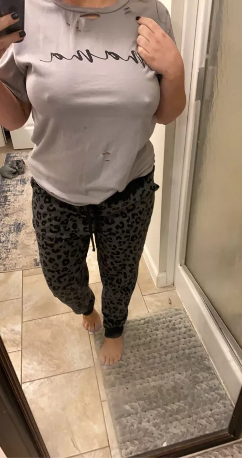 Braless momma 💕