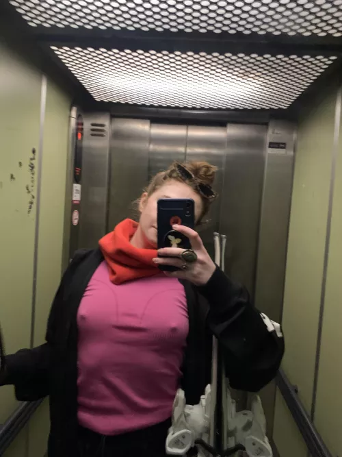 Braless skiing